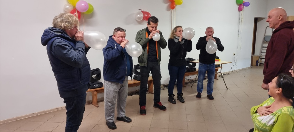 dmuchanie balonów, konkurs, zabawa, ludzie,
