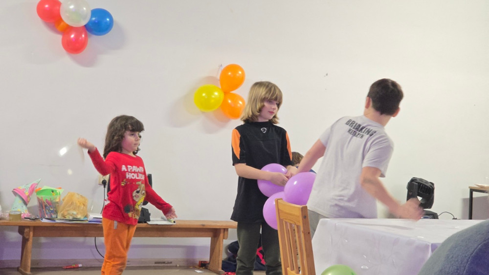 dzieci, zabawa, balony,