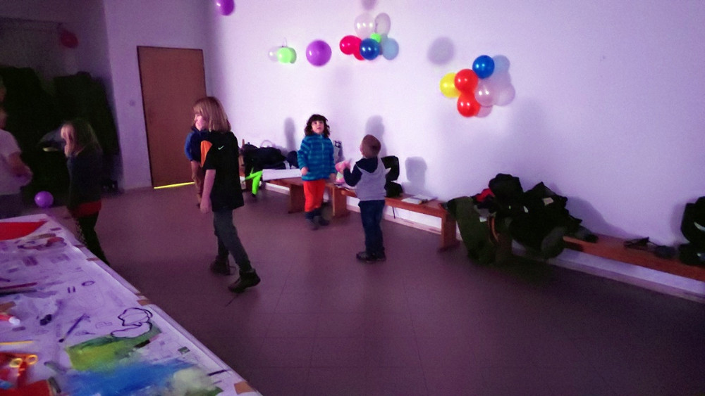 dzieci, zabawa, balony,