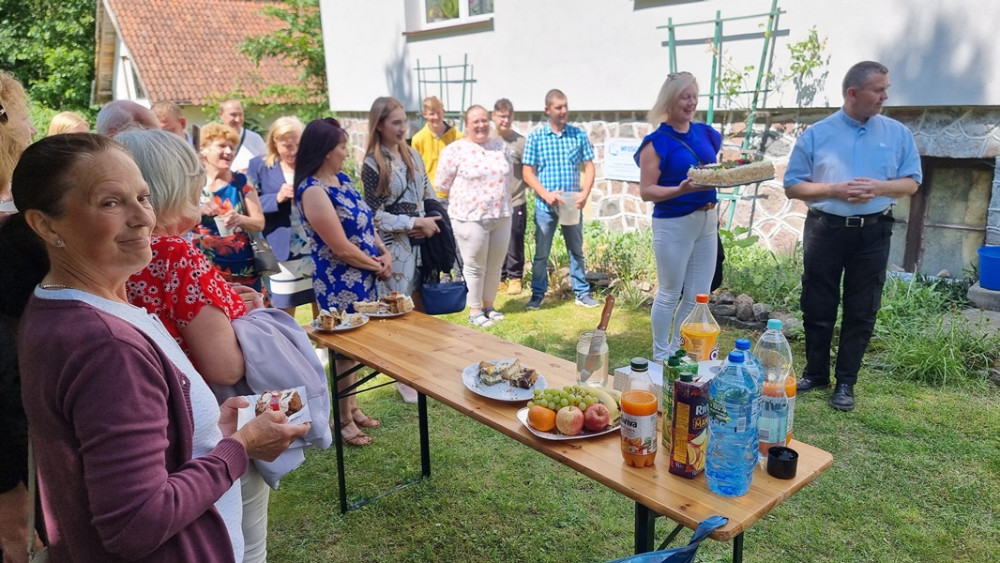 oklaski, gratulacje, ksiądz,