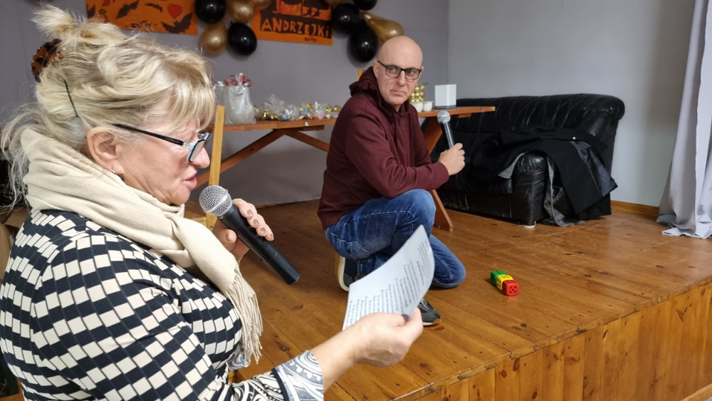 tekst, czytanie, przepowiednie, teresa, marek, mikrofony,