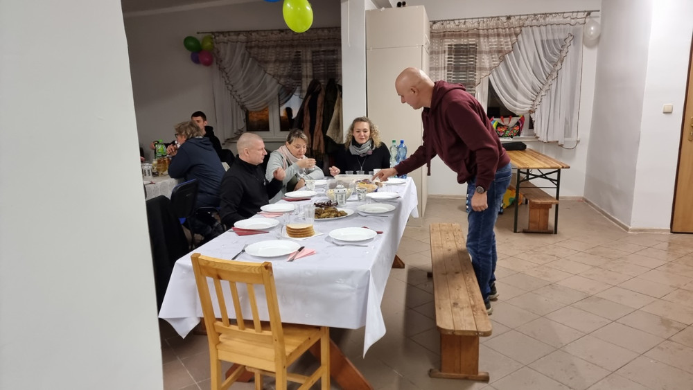 marek, stoł, goście,