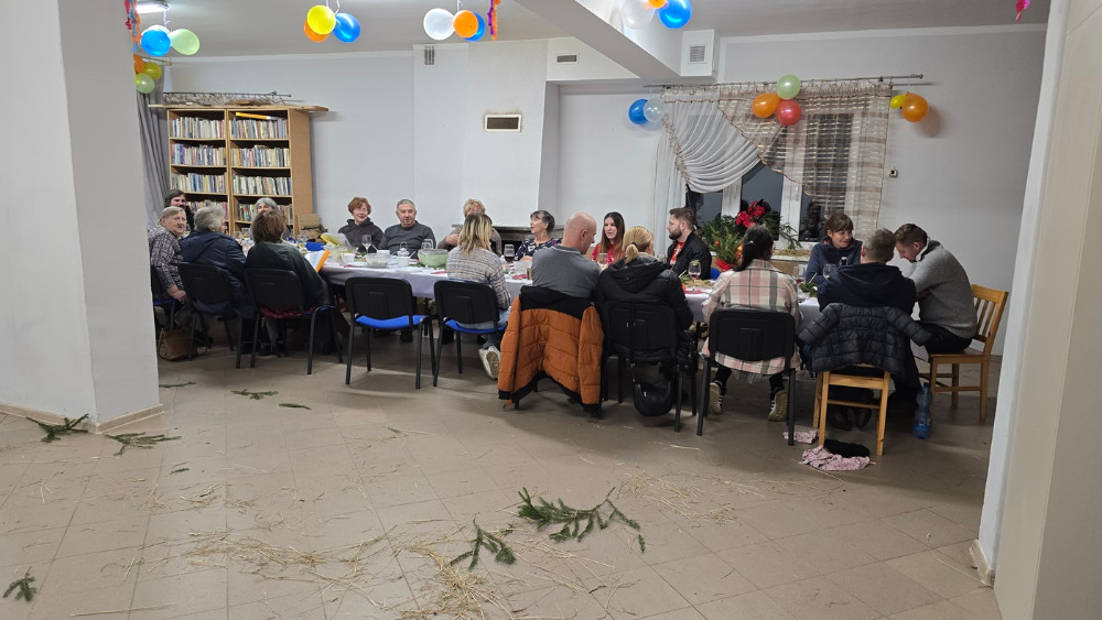 kolacja wigilijna, kolędowanie, uroczyste spotkanie,