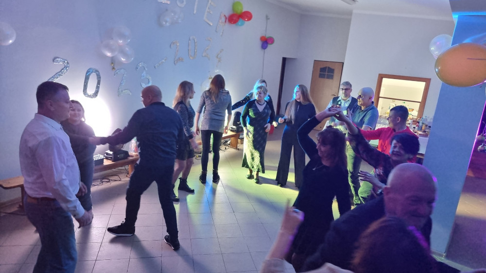 wspólny taniec, zabawa wiejska,