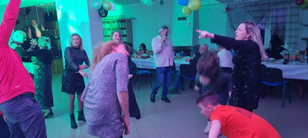 zabawa, taniec opętaniec, wygibasy,