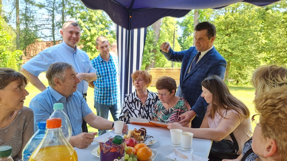 wójt, ksiądz, parafia, wierni,