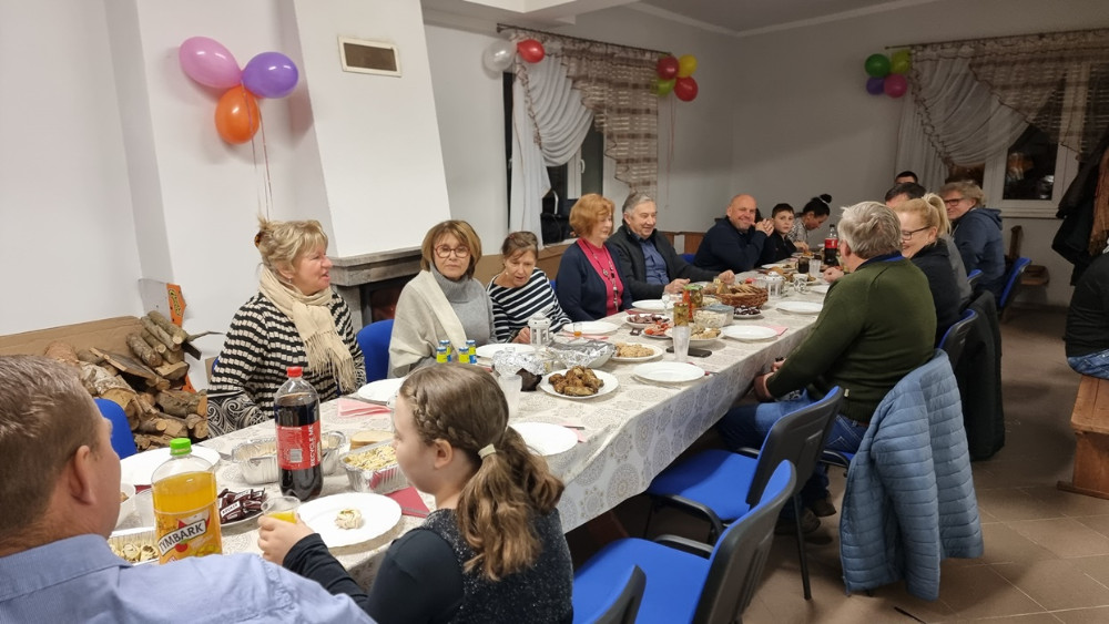 uczestnicy zabawy, biesiada,