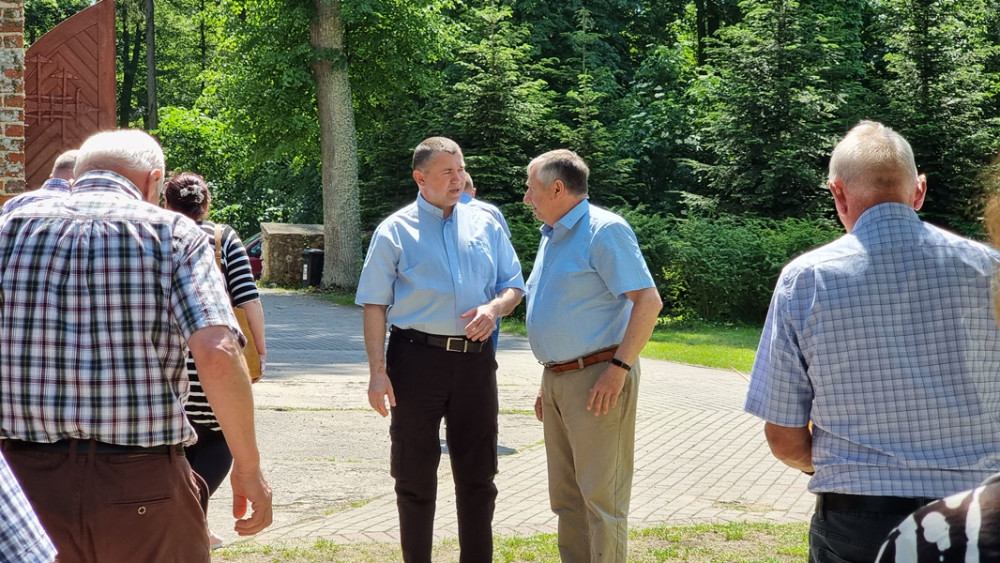 piknik, ksiądz, zakończenie pikniku,